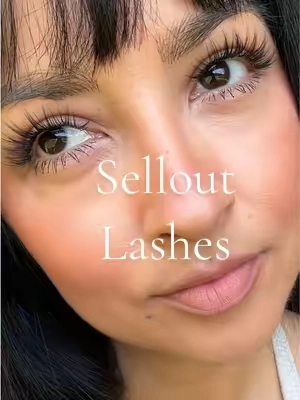 These lashes give the dreamiest, wide-eyed look ✨ Soft, wispy, and perfectly separated without looking messy. @Maxcomfi  Lash map from outer to inner:  12,14,16,14,12 #maxcomfi #lashclusters #lashextensions #virallashes #wispylashes 