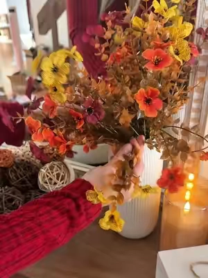 It's that time #fallflowers #fauxflowers #fallentryway #falldecor #tiktokshophomefinds 