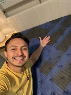 Este colchón me encantó para mi cama es bien cómodo tiene resortes que no hacen que pierda su figura tiene respiraderos y es bastante fresco 