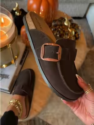 These suede mule clogs are sooo fall 🍂🤎 #SuedeMuleClogs #MuleClogs #SuedeShoes #FallShoes #WomensClogs 