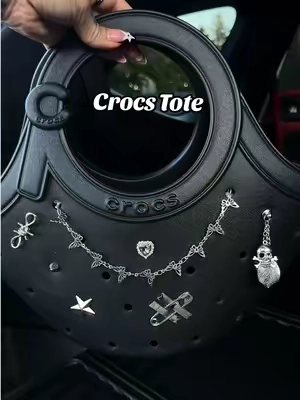 We love her she’s so roomy 🤩🖤 @Crocs #crocs #crocstotebag #crocsnewarrivals #purse #falloutfits 