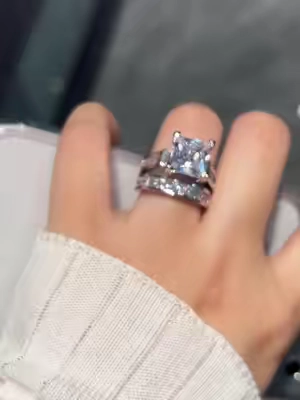 #rings #engagementring #travelring #giftguide #jewelry 