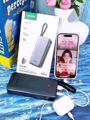 A compact power bank that keeps your devices charged anywhere. Perfect for travel, work, and everyday use. ✈️ Travel essential 🔋 Never run out of battery 📱 iPhone/Samsung emergency power 🎒 Everyday carry (EDC) #UGREEN #PowerBank #FastCharging #TravelGadgets #TikTokshopbacktoschool  