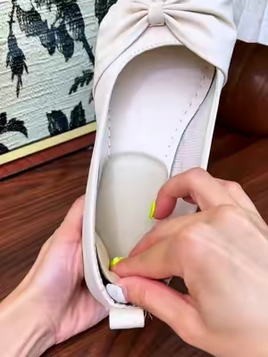 Cushion & protect your heels 👠 #cushion #heel #footcare #tiktokshop #TikTokshopbacktoschool 