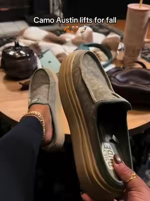 @HeyDude Austin lives are so comfortable and lightweight for them to be a platform shoe. I can literally wear these all day.! #tiktokshopcreatorpicks #tiktokshopcreatorpicks #fallaesthetic #heydudesamplestash #fallshoesmusthaves 