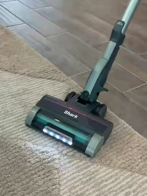 The Shark PowerDetect ULTRALIGHT has a limited re-stock if you wanted to get your hands on one! My all time favorite vacuum 🙌🏼 lightweight but SO powerful #sharkpowerdetect #sharkdetectultralight #sharkvacuum #powerdetect #vacuum 