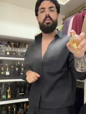 La cantidad de perfume es cuestión de gustos de cada persona, el tipo de perfume si es dulce, fresco, amaderado, el tipo de ocasión si es un lugar abierto,  cerrado, de día , de noche, es una cita, una reunión de trabajo, etc pero al fin y al cabo la cantidad es con la que ustedes se sientan cómodos  #perfumes #perfumesmasculinos #perfumetok #mensfragrance #perfumecollection 