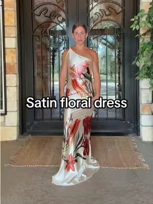 STUNNING!!!!! Also ignore the bugs in the background. They are just going crazy today. 😂 #TropicalDress #FloralDress. #SatinDress #TropicalVacationDress #SummerDress