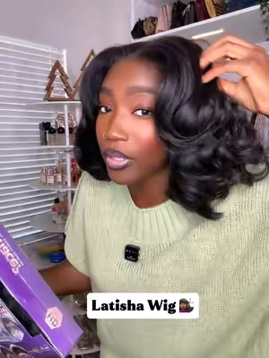 #latishawig #syntheticwig #wiginfluencer #layeredhaircut #gluelesswigs 