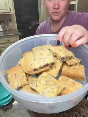 @TxMomma 🇨🇱 yes that would be your kids hand swiping a cookie mid-video 🤷‍♀️😆 #locknlock #hosting #hostingmusthaves #backyardbbq #travel @QVC, Inc 