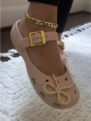 lightweight and comfyyyyy ✨🩰🎀 #crocs #crocsnewarrivals 