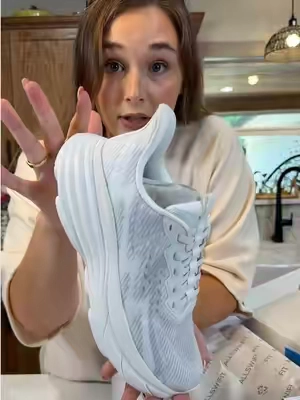 I’ve wanted a pair of all white women’s sneakers forever, but I also know how quickly I’ll get them dirty. 😂 These were the perfect find for me—comfortable, affordable and from a brand I’ve already been wearing for years. #WomensSneakers #WhiteSneakers #WomensShoes #CasualShoes #EverydaySneakers 