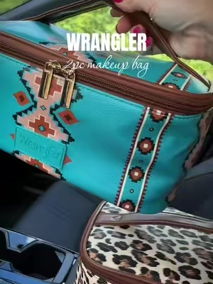 The perfect 2 piece makeup bag set by Wrangler @Rustic Charm Bootic #tiktokshopcreatorpicks #makeupbags #wrangler #westernstyle #makeupcase 