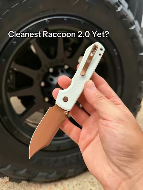 The Vosteed Raccoon 2.0 Bowie in White Copper Dune has a clean look with a 3.25-inch 14C28N blade, top liner lock, thumb stud deployment, and reversible pocket clip. #Vosteed #Raccoon2 #PocketKnife #EDC #EverydayCarry