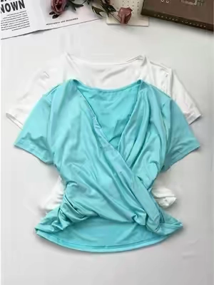 V neck tee—classic for a reason. Slims your face,lengthens your neck. Total closet staple.🤍🩵✨#vnecktops #womensfashion #basicoutfit #ootdinspo #spotlightfinds 