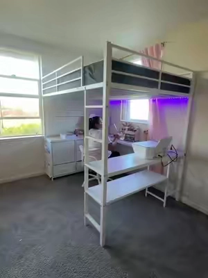 Cuando necesitas aprovechar cada espacio del cuarto 😍 Esta loft bed tiene cama arriba y abajo tienes un espacio perfecto para estudiar, trabajar y organizar todas tus cosas!#loftbed #loftbedwithdesk #kidsroom #momlife #TikTokShopSummerSale 