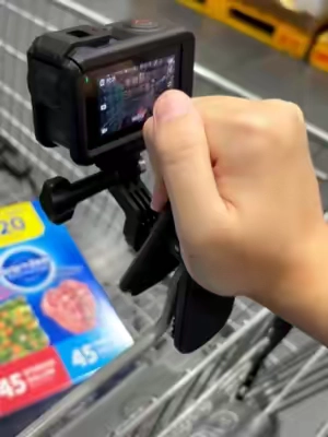 I didn’t know I needed this action cam mount until I tried it...🤯#vlogging #filmingtips #vloggingcamera #summerfinds #travel #TikTokshopbacktoschool #AZ002M