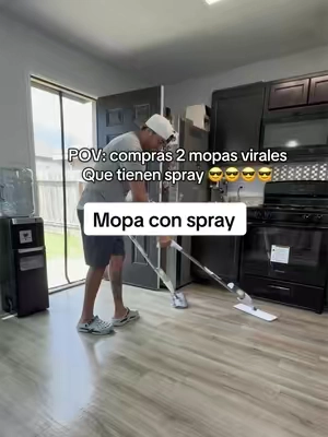 Microfiber spray mop for floor  Mopa que no necesita balde y te ayuda a limpiar más rápido. Viene con su propio tanque, solo le pones agua y el limpiador de tu preferencia. Incluye 4 trapos de microfibra y una mini espátula. #tiktokshopcreatorpicks #tiktokshopblackfridaysale #tiktokshopsummersalesale #spraymop #mopaconspray 