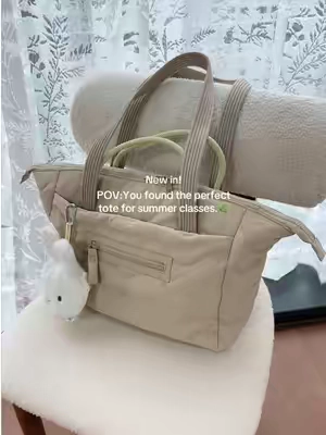 Sunny campus days call for the perfect everyday tote.🌿✨#totebag #schoolbag #unibag #backtoschoolshopping #bagsmart 