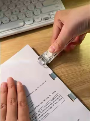 Looking for an efficient way to bind papers? This ZipClip is your answer. No more slipping. No more mess — just a smooth, secure hold.👀#rarler #RarlerZipClip #staple #office #backtoschoolshopping 