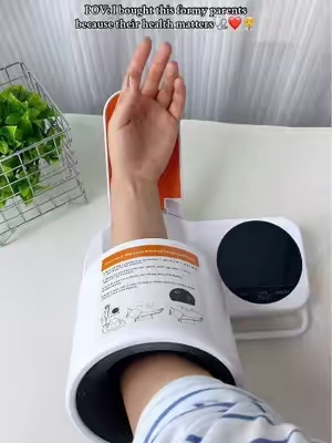 I got this for my parents and it's honestly one of the most practical gifts I've bought.❤️No complicated setup, no uncomfortable cuffs — just put your arm in, press one button, and get your reading in seconds.#tiktokshopsummersale #TikTokshopbacktoschool #fyp #bloodpressurecheck #bpdawareness 
