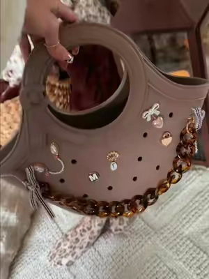 Replying to @Mags Says Yes Crocs medium buckle handle tote bag @Crocs  #crocsnewarrivals #totebag #handbag #crocsnewarrivals #tiktokshopcreatorpicks 