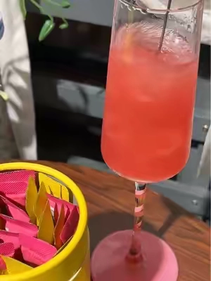 sipping my "pink drink" everyday bc bikinis are about to fearme this summer #TikTokShopDealsforYouDays #Leefarcuttingmix #suplementosnaturales #weeklydeals #payday