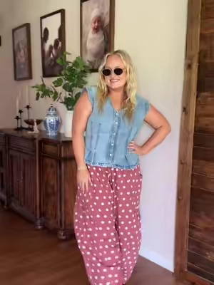 Great for warm fall days! #wearingvstyling #midsize #baggypants #petite #curvystyle 