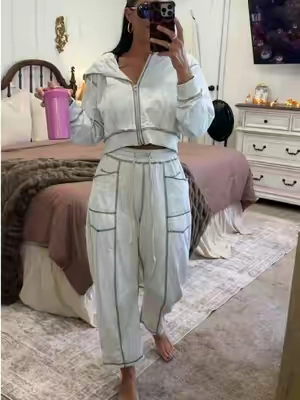 The cutesttttt low effort outfit  #OOTD #momoutfit #fitoftheday #womensfashion 