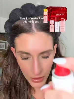 Runnnn! One/size just restocked the minis set!!! #onesizebeauty #settingspray #makeupsettingspray #ontildawnsettingspray 