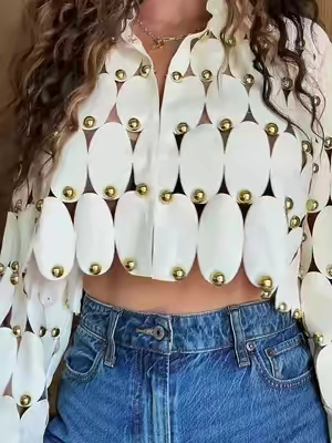 This top is giving statement piece without even trying. 🤍✨ The gold hardware, the cutouts, the movement… AKIRA absolutely knew what they were doing with this one. Pair it with denim and let the top do ALL the work. @AKIRA  #akira #fashiontop #goingout #girlsnightout #goingouttop 