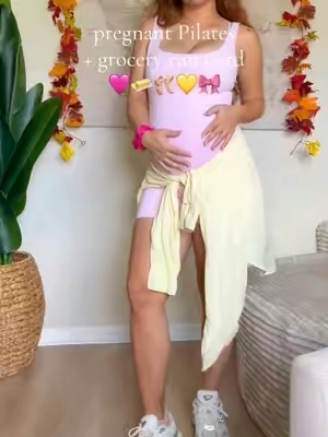 This bodysuit is BUTTERY SOFT #bumpfriendly #pregnantoutfitideas #bumpfriendlyoutfits @Momanda.Official 