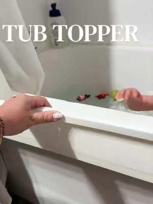 keeps the splashes in and gives them more room to play- a game changer during bath time 🫧🛁 #toddlermama #bathtimeroutine #tubtopper #toddlermusthaves 