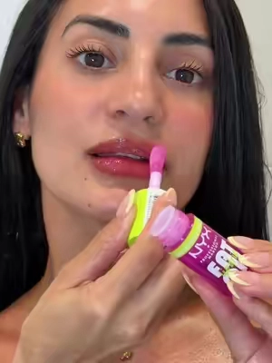 El trío perfecto para viajar!! @NYX Professional Makeup  #nyxcosmeticspartner #nyxprofessionalmakeup #fatoil #bodycare #lipgloss 
