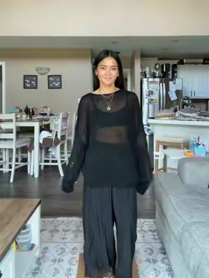 5’0” wearing size small 