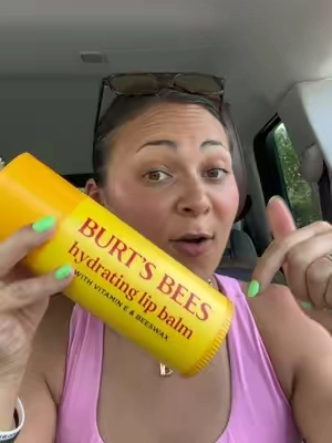20 of the best Burt’s bees chapsticks in ONE🤯💋🐝 @Burt's Bees  #burtsbees #burtsbeeslipbalm #lipbalm #chapstick #holidaygiftset 
