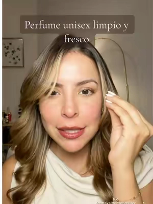 Notas de algodón limpio, lavanda y almizcle 🤍🫧 Airy Linens de Dossier huele literalmente a sábanas recién lavadas y una habitación impecablemente limpia. Es fresco, suave y ese tipo de perfume que quieres usar todos los días. ✨ Perfecto si te gustan los aromas clean, frescos y “recién bañada”.  @Dossier Perfume #dossierperfumes #perfumesunisex #perfumereview #perfumelovers #perfumefresco 