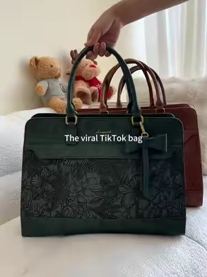 Detachable bow and free clutch included. Two style options in one bundle. 🎀#TikTokshopbacktoschool #backtoschool #workbag #totebag #everydaybag 