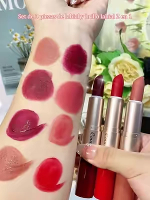 Si puedes ver el pequeño carro amarillo en la esquina inferior izquierda, significa que tienes suerte, todavía hay en stock, porque he estado esperándolo mucho tiempo.#lipstick #lipgloss #makeup #beauty #sohochic 