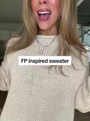 Wearing a size medium. I sized up from my normal xs/s for a slouchy oversized fit! #rollnecksweater #sweater #falltransitionoutfit #falloutfits #chunkysweater 
