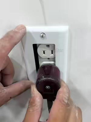 A recessed wall socket that can be restored to a flush position in just a few minutes.#tiktokshop #electricaltools#homelmprovement#diytools#electrician