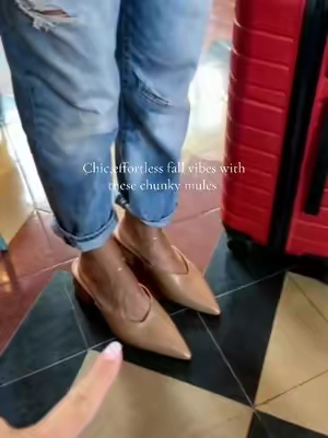 Pointed block heel mules for autumn #autumnfashion #heels #chunkyheels #fallshoes #fallstyle 