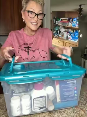 This 88 cup Lock n Lock tote doesn’t have to be for just storing food! It can help organize or store anything! #homeorganization #largelocknlocktote #homefinds #locknlockcontainer #organizewithme @QVC, Inc 