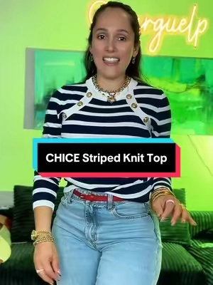 Este top tiene ese look clásico y elegante que hace que un outfit sencillo se vea mucho más caro. 🤎✨ Las rayas, el contraste y esos botones dorados son TODO. 😍 #ChicMe #StripedTop #ClassicStyle #ElevatedBasics #TikTokshopbacktoschool 