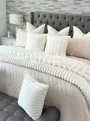 This Three Piece Comforter Set by Litanika is so pretty. It comes with the comforter and two pillow shams. @Litanika #bedding #comforterset #comforter #bedset #comforters 