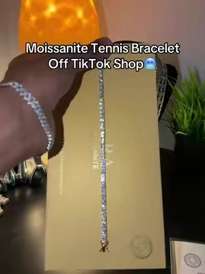#moissanitebracelet #tennisbracelet #moissanite #moissanitejewelry #moissanitevsdiamond 