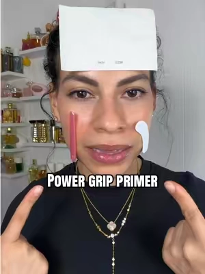 De los mejores primer que vas a tener en tu vida sin gastar mucho dinero 🫶🏻💕💫 #primer #makeuphack #elfyeah #eyeslipsface #longlastingmakeup @e.l.f. Cosmetics 