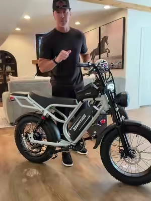 VOLTVOGUE E-Bike 🤩 White or black? Cant go wrong! #ebike #electricbike #dudedealz #tiktokshopcreatorpicks 