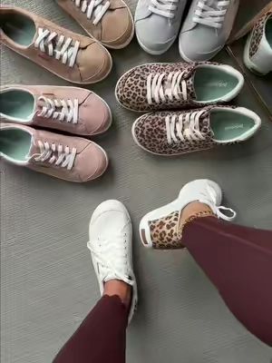 Dr. Scholl’s Be Bright Sneakers @Dr. Scholl’s Shoes  #drscholls #sneakers #travelshoes #shoesforwomen 