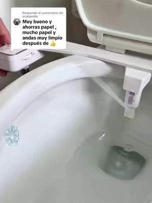 Respuesta a @anabonilla Una de las formas más fáciles de modernizar tu baño 🚽💦 Se instala en minutos, puedes ajustar la presión del agua y después de probarlo entiendes por qué tanta gente usa bidet. #Bidet #BathroomUpgrade #BathroomHacks #HomeFinds #HomeEssentials  